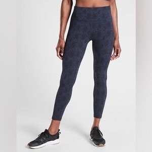 Athleta Ultimate 7/8 Tight size xs like new